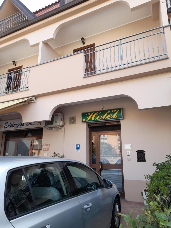 Hotel Edelweiss Laino Borgo エクステリア 写真